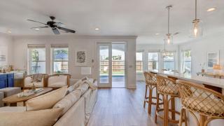 Sleeps 20 Private Pool Putting Green Walk to Beach Vitamin Sea by AvantStay - 4