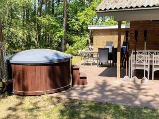 8 person holiday home in Aakirkeby - 6