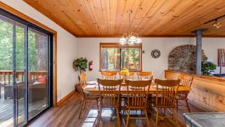 Whiskey Springs by AvantStay Classic Cabin Near Tahoe Donner Ski Area - 7