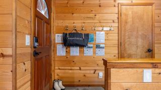 Whiskey Springs by AvantStay Classic Cabin Near Tahoe Donner Ski Area - 5