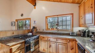 Wolfs Lair by AvantStay Swiss Chalet w Private Hot Tub Access to Northstar Resort Community - 3