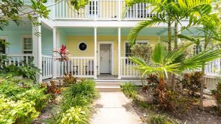 Conch Adventure by AvantStay Great Location w Patio Outdoor Dining and Shared Pool Week Long Stays - 0