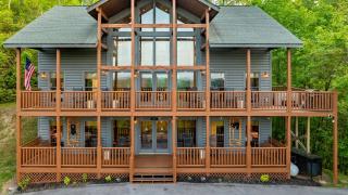 HotTub Sauna Pool Table Views Mins to Downtown Gatlingburg Hollows Haven - 4