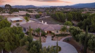 Bear Bridge by AvantStay Hilltop Haven in Temecula w Views Putting Green Hot Tub - 0