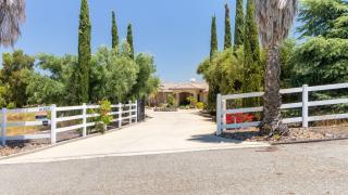 Bear Bridge by AvantStay Hilltop Haven in Temecula w Views Putting Green Hot Tub - 4