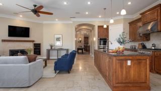 Bear Bridge by AvantStay Hilltop Haven in Temecula w Views Putting Green Hot Tub - 2