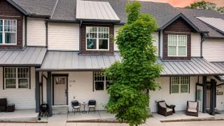 Waverly by AvantStay Nashville-Inspired Townhome w Luxury Kitchen Pool Table - 8