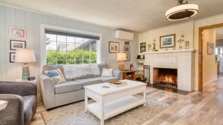 Beach Pines Bungalow by AvantStay Classic Cottage Steps to the Beach w Private Yard - Arch Cape - 6