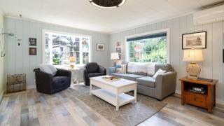 Beach Pines Bungalow by AvantStay Classic Cottage Steps to the Beach w Private Yard - Arch Cape - 5