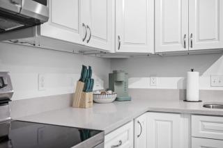 RIVER FLY IN Luxury Condo 2BR w Huge Balcony RFI-305 - 2