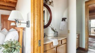 Pine Needle by AvantStay Log Cabin w Gorgeous Views Hot Tub Patio Pool Table - 9