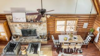 Pine Needle by AvantStay Log Cabin w Gorgeous Views Hot Tub Patio Pool Table - 7