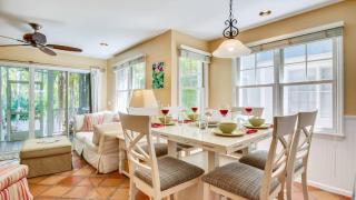 Cottage by the Pool by AvantStay w Balcony BBQ Shared Pool Month Long Stays Only - 4