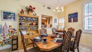 Trumans Hideaway by AvantStay Great Location w Patio Outdoor Dining BBQ Shared Pool Week Long Stays - 5