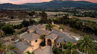 Sangiovese By AvantStay Spectacular Estate w Pool Hot Tub Putting Green - 7