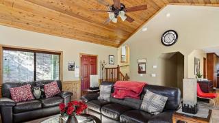 Beautifully Remodeled Kitchen Peaceful Mountain Views Sutter by AvantStay - 3