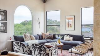 Hudson by AvantStay Magnificent Home w Beautiful Views Multiple Living Areas Pool Games - Austin - 2