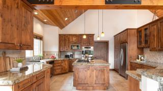 Coyote Moon by AvantStay Cabin WSauna Mins from DT Truckee NorthStar - 3