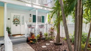 Southard Getaway by AvantStay w Covered Patio Great Location Shared Pool Week Long Stays - Key West - 6