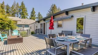 Sunny Side Island Retreat by AvantStay Backyard - Freeland - 7