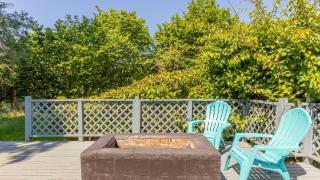 Sunny Side Island Retreat by AvantStay Backyard - 4