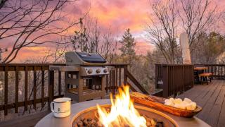 2 Decks Views Firepit Cozy Modern Relaxing Home Blue Spruce by AvantStay - 0