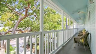 Pool 2 Blocks to Duval St Gated Community Month Long Stays Shipyard Treasure by AvantStay - Key West - 6