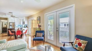 Pool 2 Blocks to Duval St Gated Community Month Long Stays Shipyard Treasure by AvantStay - Key West - 3