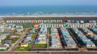 Gated Community w Pool 5mins to Beach Latitude Adjustment by AvantStay - 5