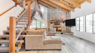 Honeypot by AvantStay Indoor Pool Hot Tub - 9