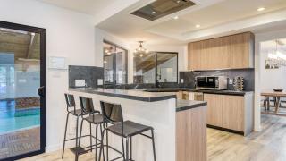 Honeypot by AvantStay Indoor Pool Hot Tub - 3