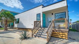 Modern Design 3 Mins to the Beach Boat Parking The Beach Box by AvantStay - 2