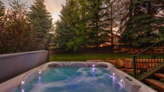 Conifer by AvantStay Secluded Cabin Amongst the Trees w Hot Tub - 7