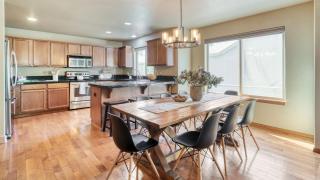 Hot Tub Air Hockey Foosball Deck Lounge Near Sunriver Mt. Bachelor Skiing - 1