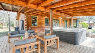 Sugar Cove by AvantStay Cabin by The River w Hot Tub Pool Table Guest House - 9