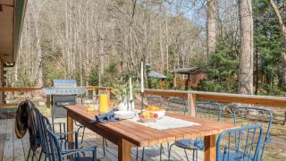 Sugar Cove by AvantStay Cabin by The River w Hot Tub Pool Table Guest House - 8