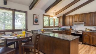 Amber Lodge by AvantStay Pool Firepit Sauna - 5