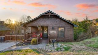 Bear Cove by AvantStay Hot Tub Pool Table - 0