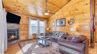 Bear Cove by AvantStay Hot Tub Pool Table - 6