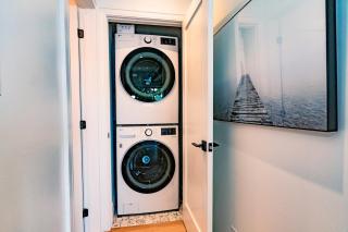 The Getaway Modern Lakefront w Hot Tub,Sauna,Wifi - 2