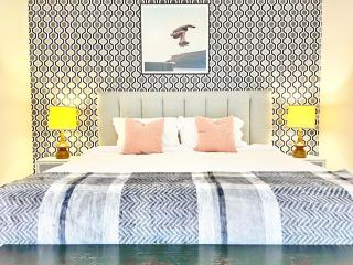 Urban Oasis w Rooftop Views Heart of San Diego - 8