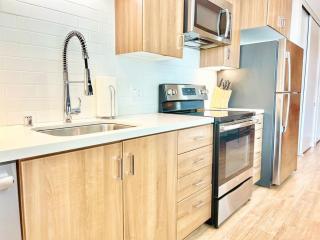 Urban Oasis w Rooftop Views Heart of San Diego - 6