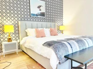 Urban Oasis w Rooftop Views Heart of San Diego - 7