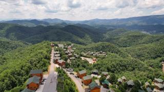 Duval by AvantStay 10min to DT Pigeon Forge w Indoor Pool Hot Tub Amazing Views - 5