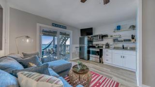 Weekender by AvantStay Gorgeous BEACH FRONT Home w Ocean View - 3