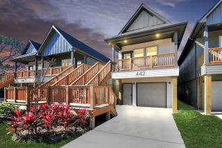 Bay Breeze Bungalow - Game Room & Pet Friendly - 0