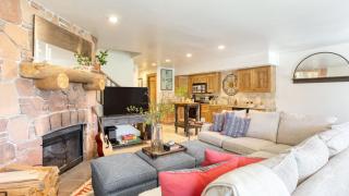 Snow King by AvantStay Close to the Slopes w Hot Tub - 4