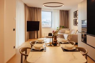 BNB SkyPark Luxe with Balcony - 0