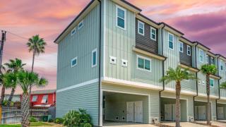 Saltwater Pool Rooftop Deck w View Near Beach The Blue Crab by AvantStay - 0