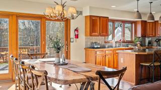 Entertainers Home w Deck Game Room Hot Tub Lake View Retreat by AvantStay - Albrightsville - 7